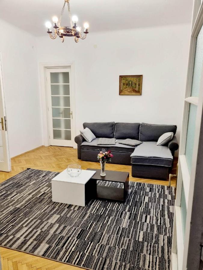 Cozy Apartment Near City Center Бухарест Екстер'єр фото