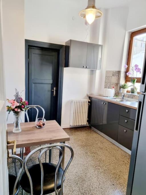 Cozy Apartment Near City Center Бухарест Екстер'єр фото