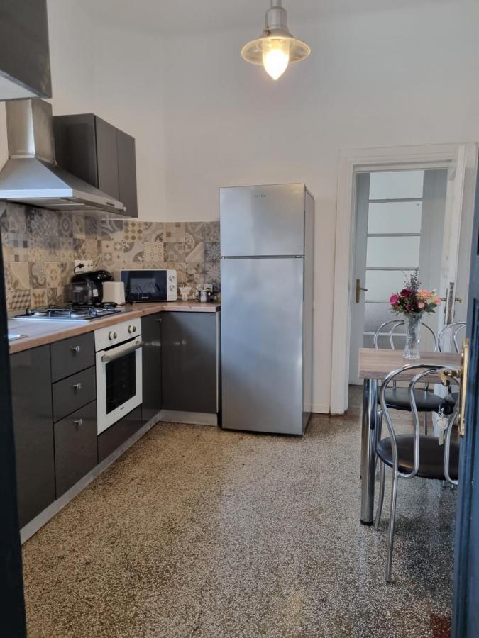 Cozy Apartment Near City Center Бухарест Екстер'єр фото