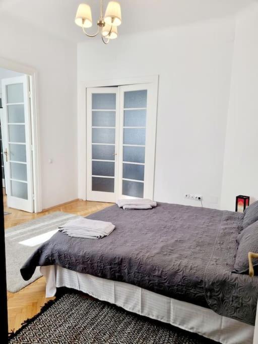 Cozy Apartment Near City Center Бухарест Екстер'єр фото