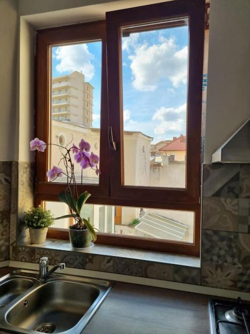 Cozy Apartment Near City Center Бухарест Екстер'єр фото