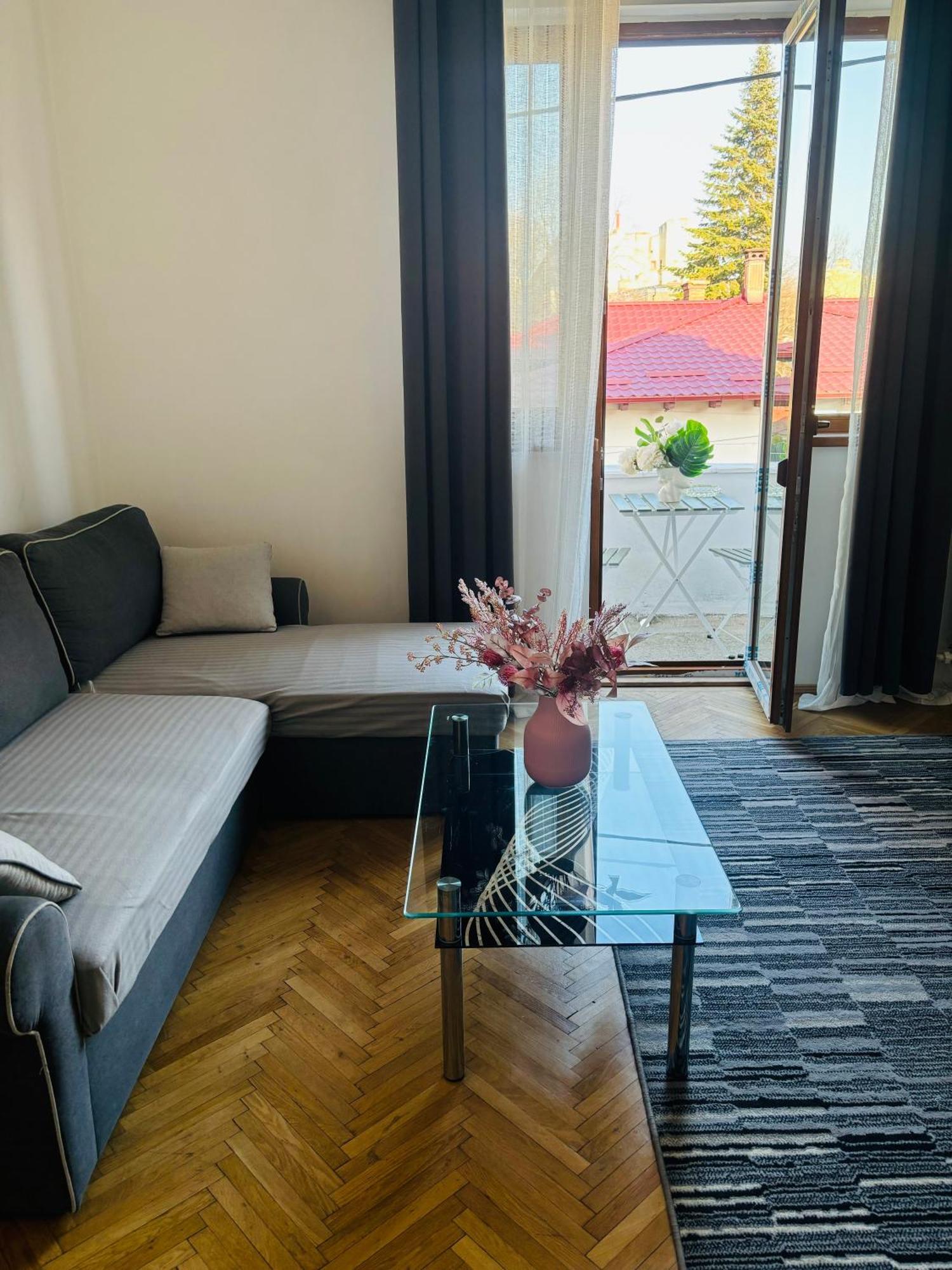 Cozy Apartment Near City Center Бухарест Екстер'єр фото
