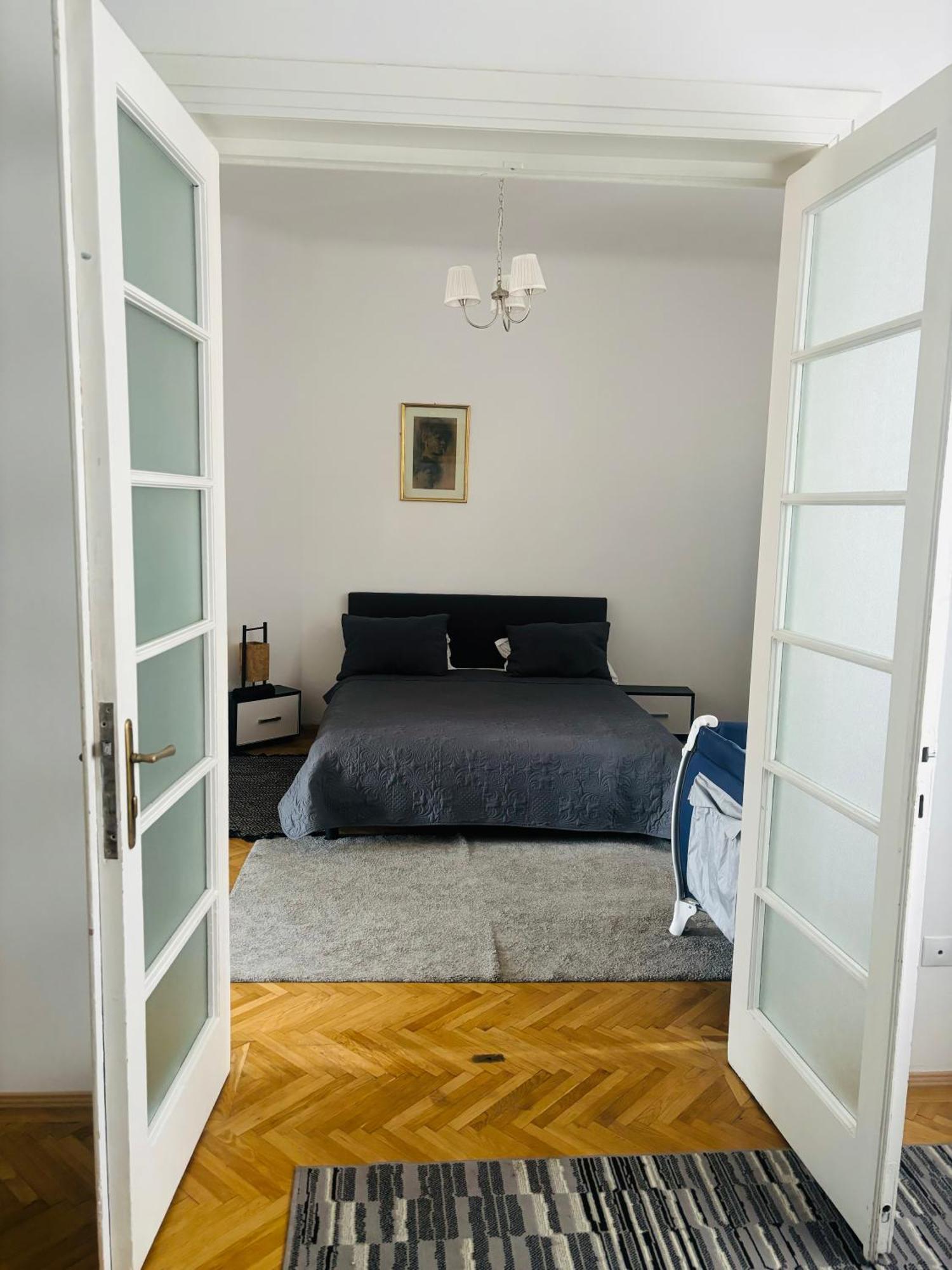 Cozy Apartment Near City Center Бухарест Екстер'єр фото