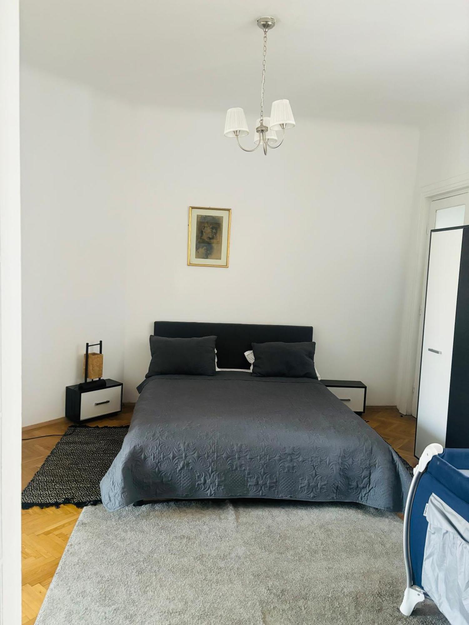Cozy Apartment Near City Center Бухарест Екстер'єр фото