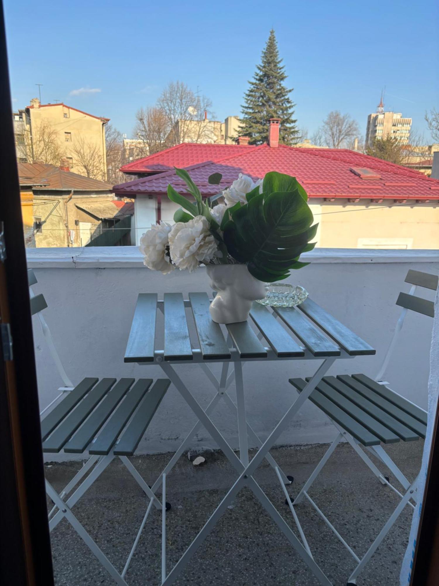 Cozy Apartment Near City Center Бухарест Екстер'єр фото