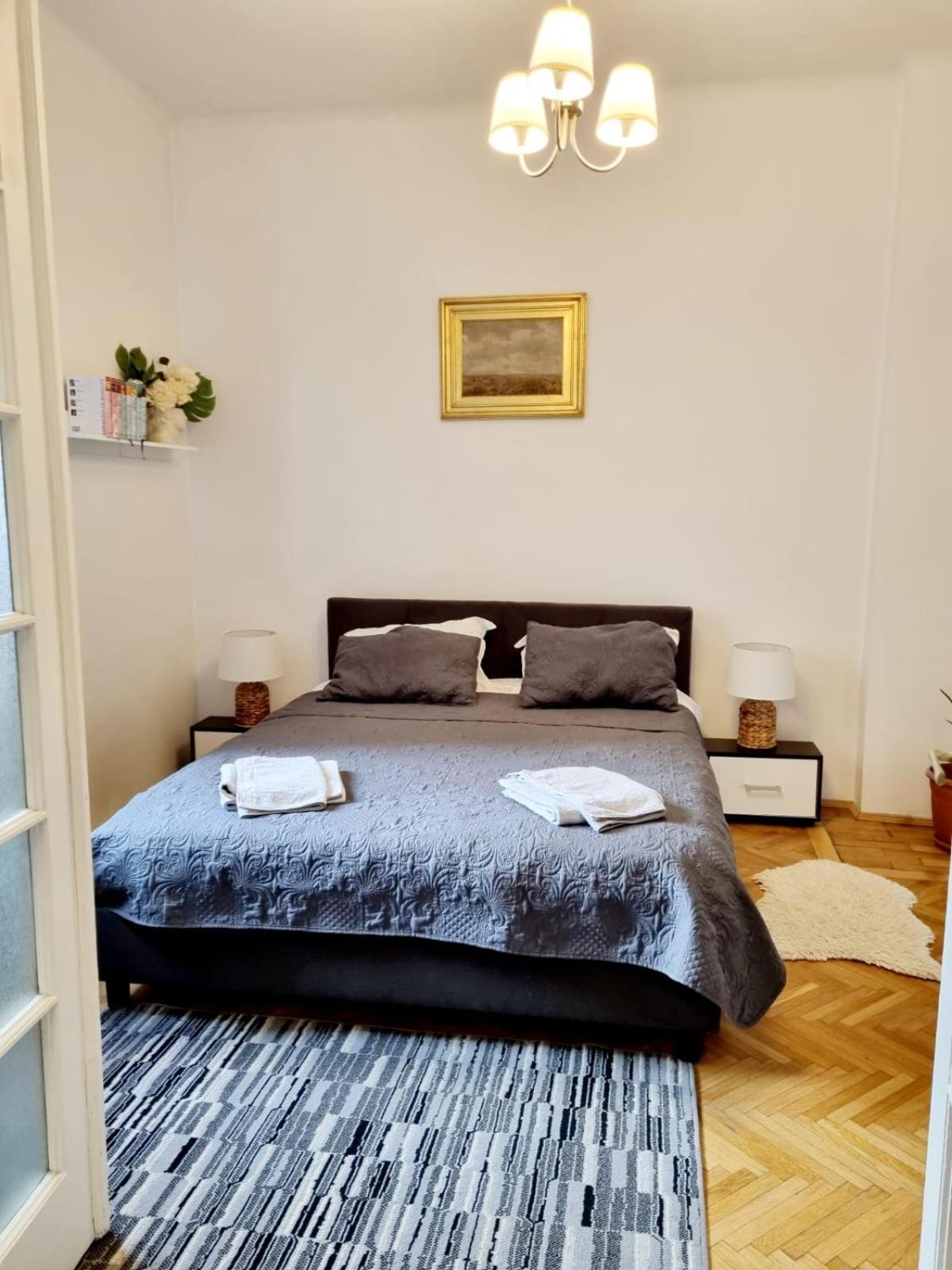 Cozy Apartment Near City Center Бухарест Екстер'єр фото