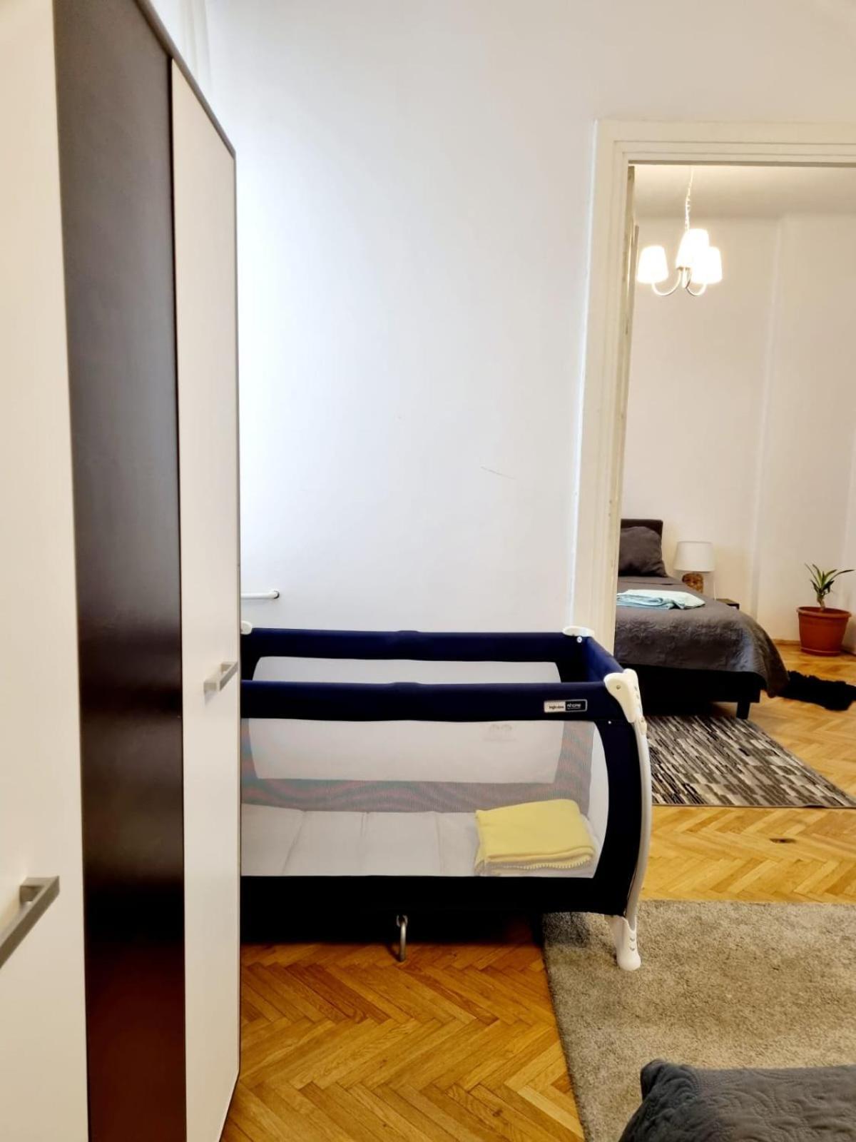 Cozy Apartment Near City Center Бухарест Екстер'єр фото