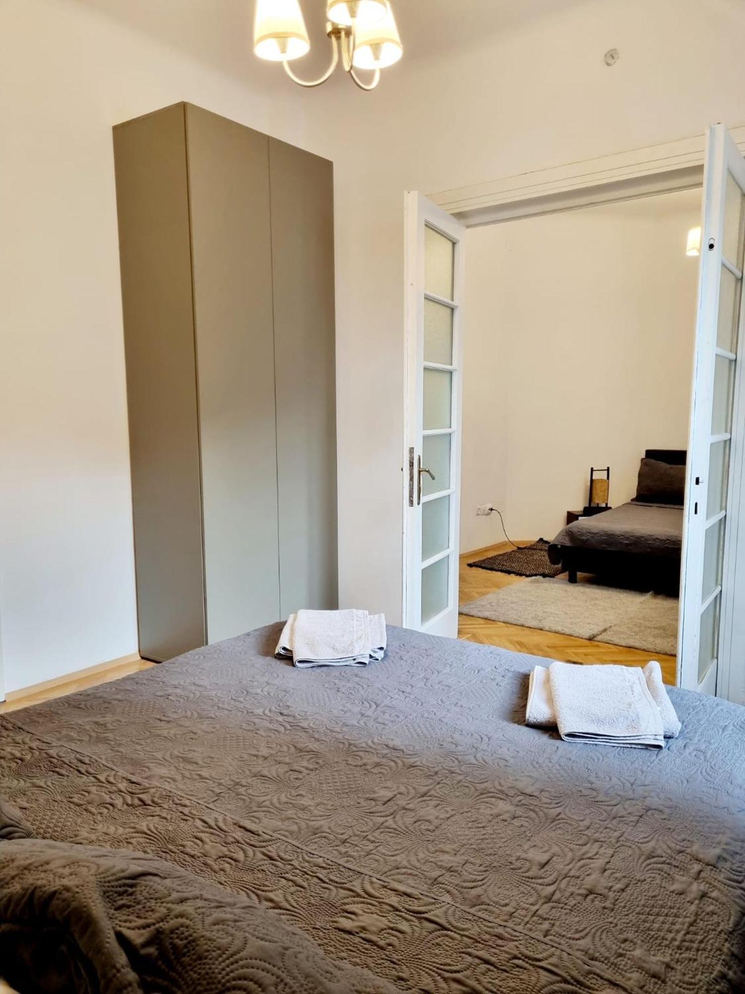 Cozy Apartment Near City Center Бухарест Екстер'єр фото