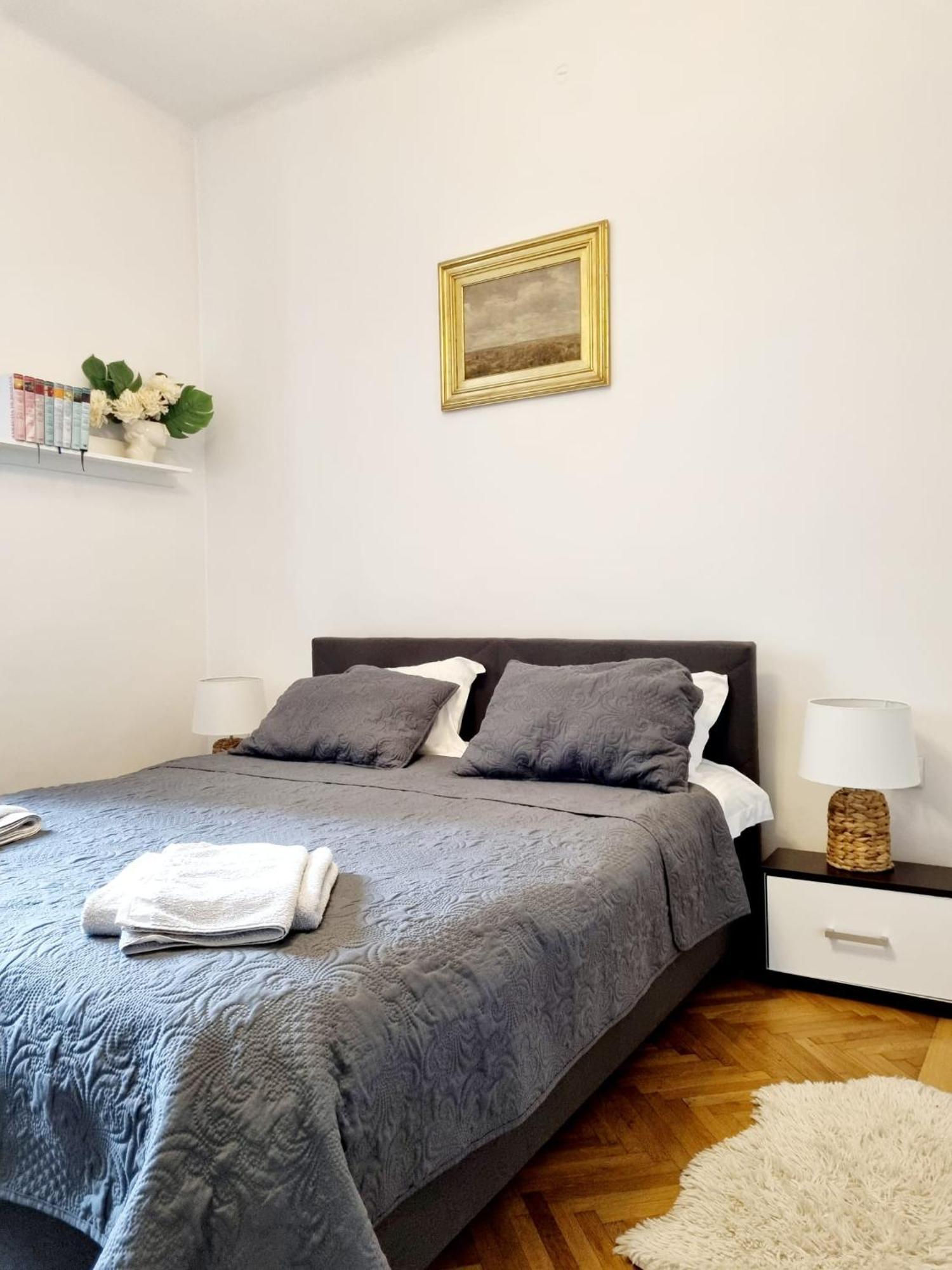 Cozy Apartment Near City Center Бухарест Екстер'єр фото