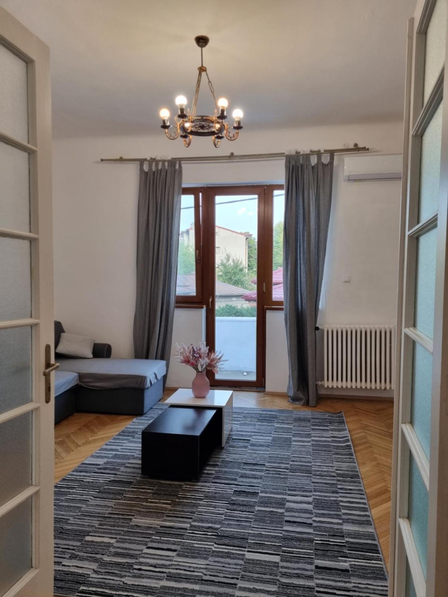 Cozy Apartment Near City Center Бухарест Екстер'єр фото