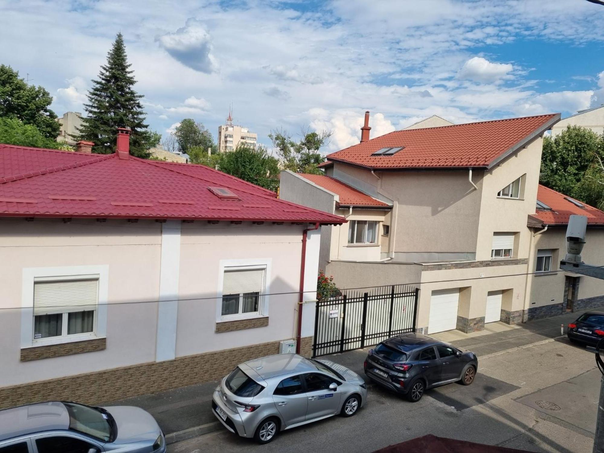 Cozy Apartment Near City Center Бухарест Екстер'єр фото