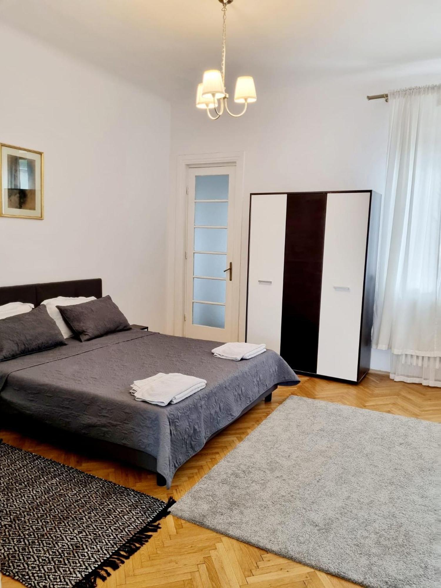 Cozy Apartment Near City Center Бухарест Екстер'єр фото